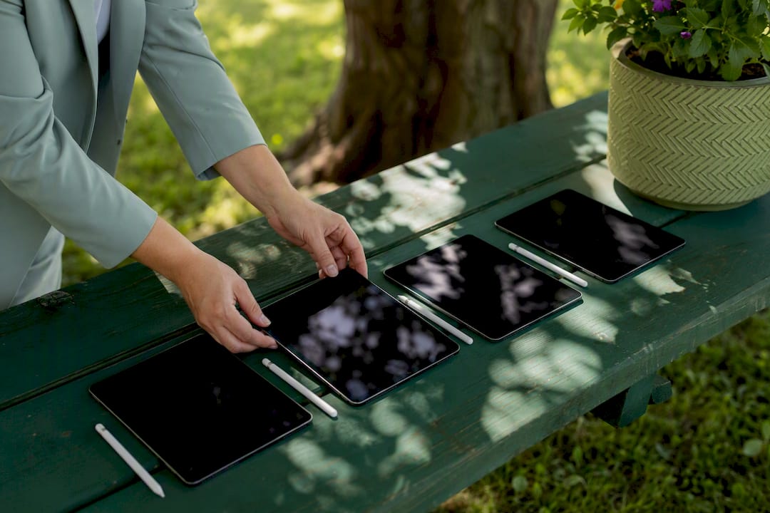 healthcare administrator arranging tablets workflow